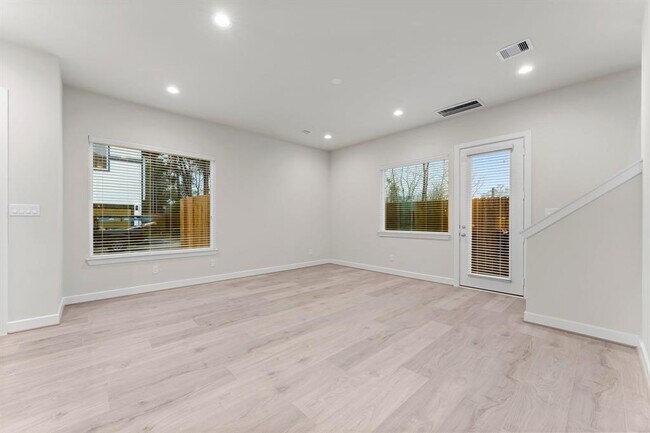 Building Photo - 5905 Haring Ln