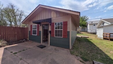 Building Photo - 317 W Dill St