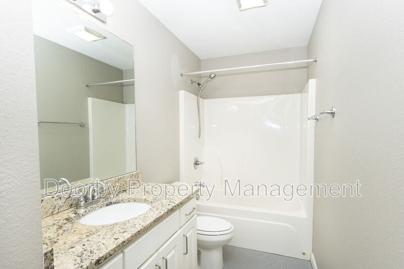 Building Photo - 3850 Youngstown Rd