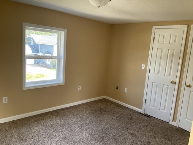Building Photo - 141 Lotze St
