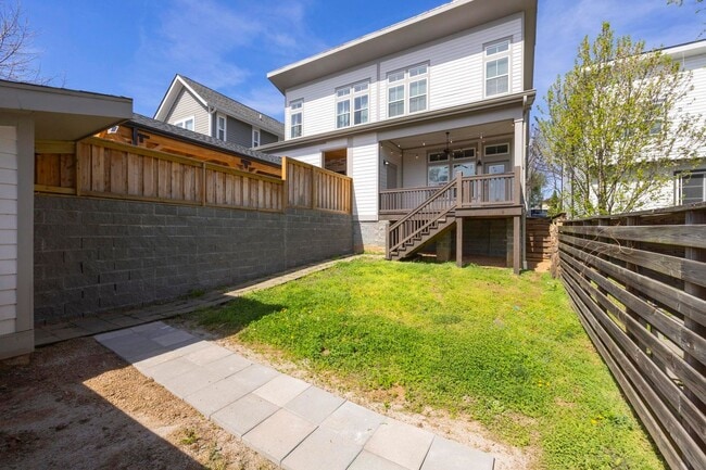 Building Photo - 505A Moore Ave