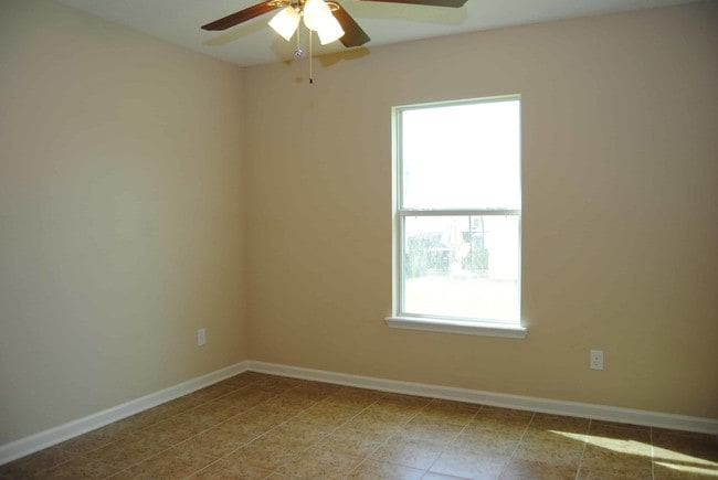 Building Photo - On the Pond in Timber Creek!