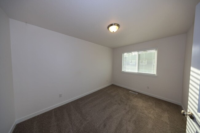Building Photo - Brand New! - 3 Bedroom Townhome in Vancouv...