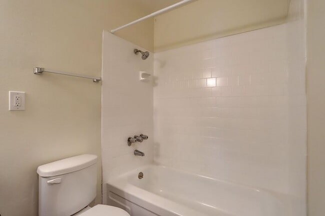 Building Photo - Look no Further, Tyee offers a SUPER 2bed/...