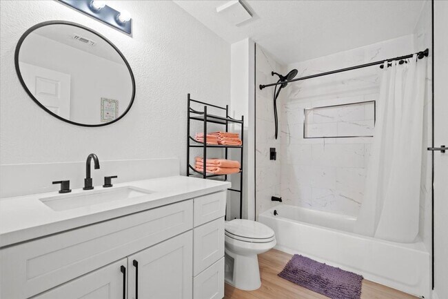 Building Photo - Modern, Elegant Fully Furnished 3 Bedroom ...