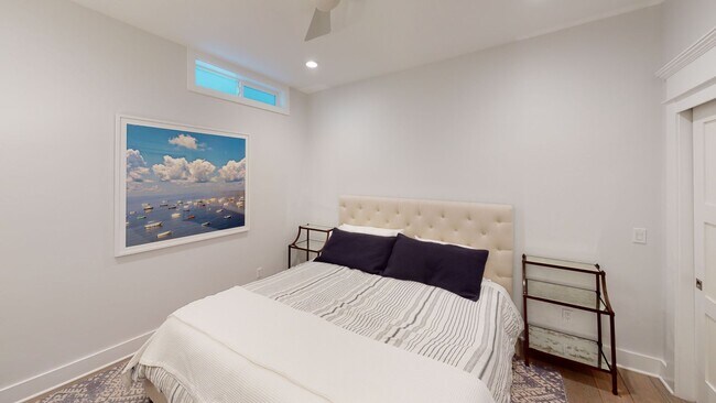 Building Photo - 3bed/3.5 Bath School Year Rental