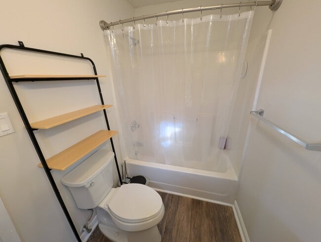 Building Photo - 5-25 Woodrow Ave