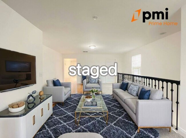 Building Photo - "Stunning 4-Bed Home with 2.5 Baths & Spac...