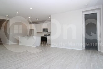 Building Photo - 1033 W Shannons Way
