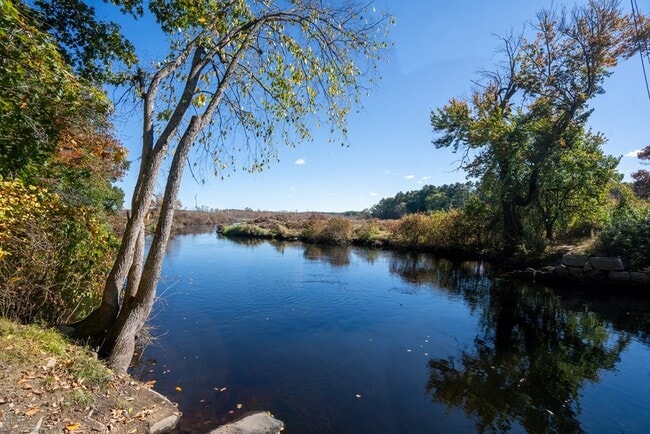 Building Photo - 242 Main St