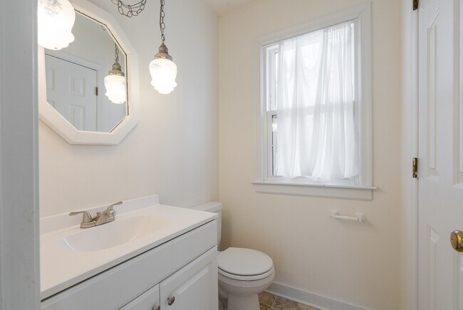 Building Photo - Bon Air Home For Rent