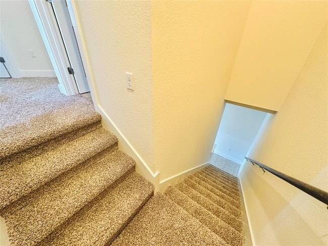 Building Photo - 2216 Creekside Ln