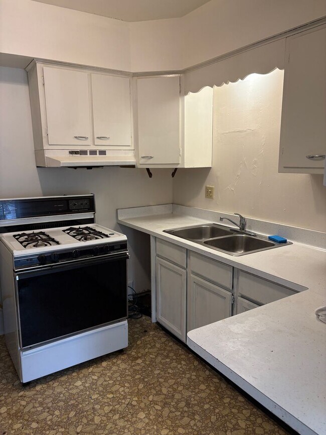 Building Photo - 424 N Pearl St