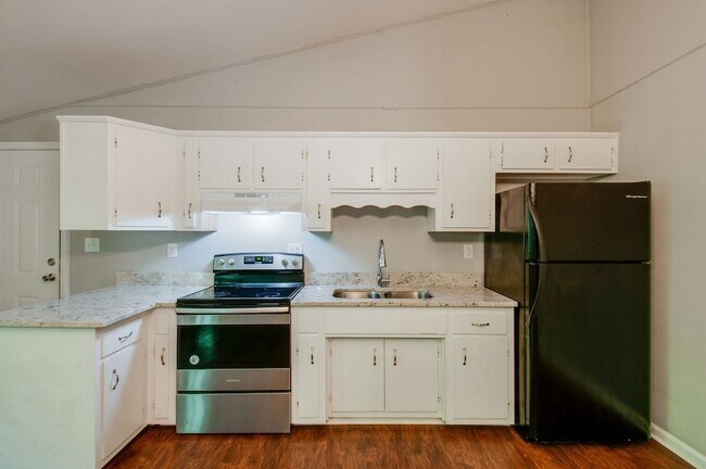 Building Photo - 625 Mercer Dr