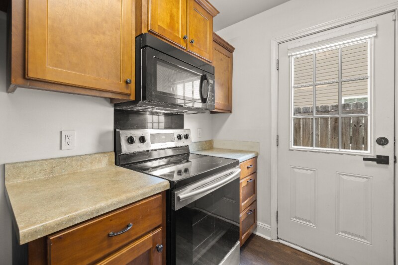 Building Photo - 16 Ristona Dr