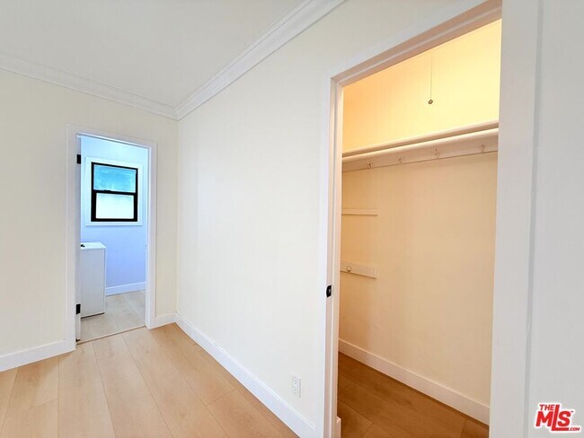 Building Photo - 6132 Whitsett Ave