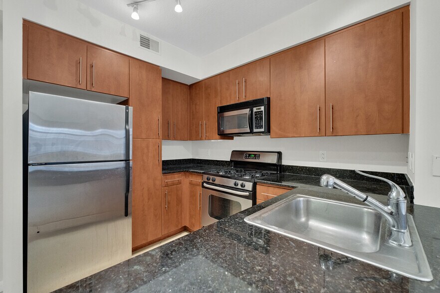 Kitchen with Gas Stove - 1021 N Garfield St