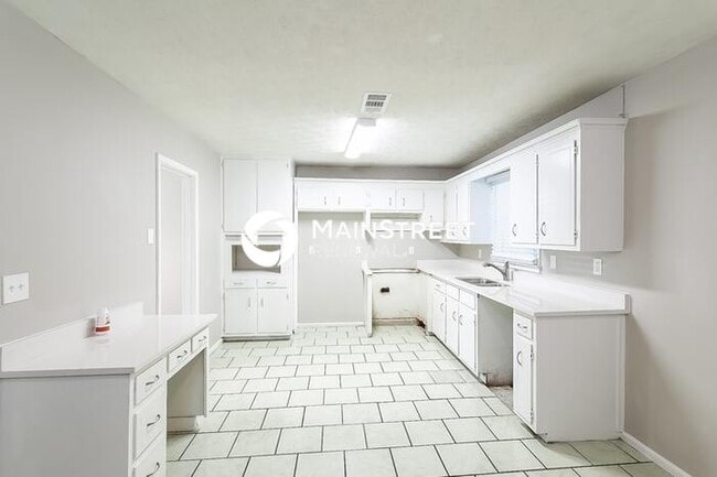 Building Photo - 3 Bedroom Pet-Friendly Home in Snellville,...