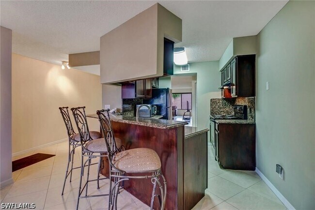 Building Photo - 124 Cypress Way E