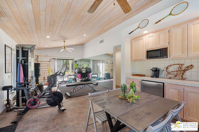 Building Photo - 40563 Desert Creek Ln