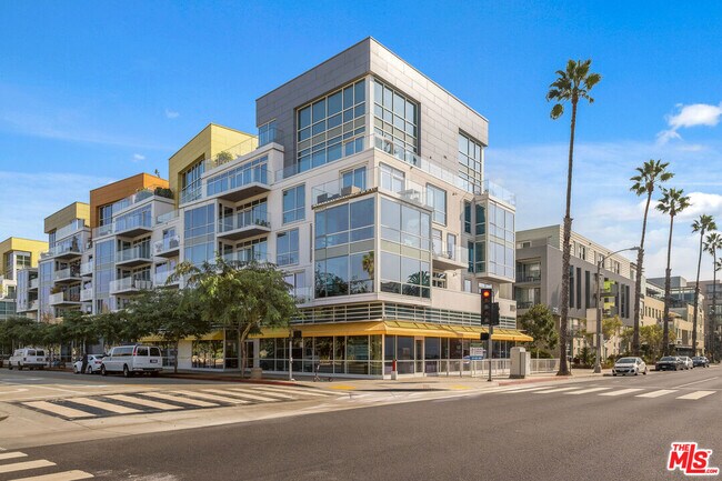 Building Photo - 1705 Ocean Ave