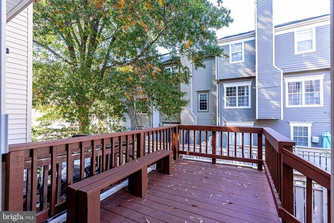 Building Photo - 2374 Hunters Square Ct