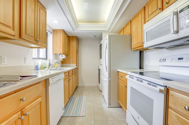 Building Photo - 2400 S Ocean Dr