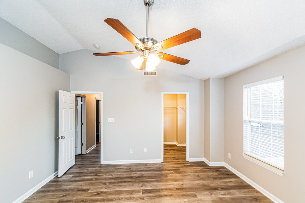 Building Photo - 6805 Coventry Ridge Rd