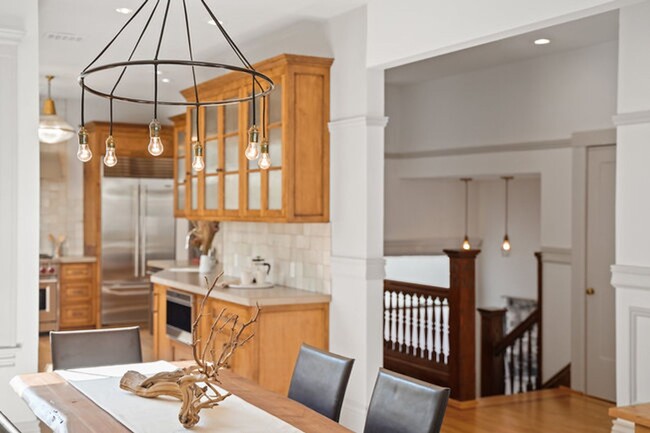 Building Photo - Gorgeous 4BR/2.5BA Nob Hill Home with Shar...