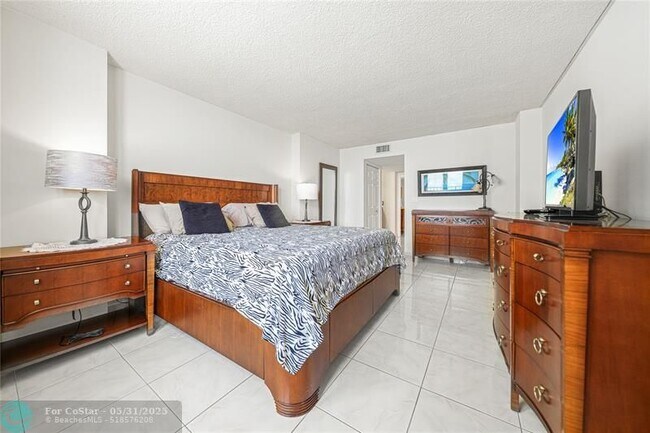 Building Photo - 2401 S Ocean Dr