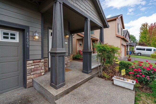 Building Photo - $500 Move In Special  4 Bedroom 2.5 Bath New Carpet and Fresh Paint