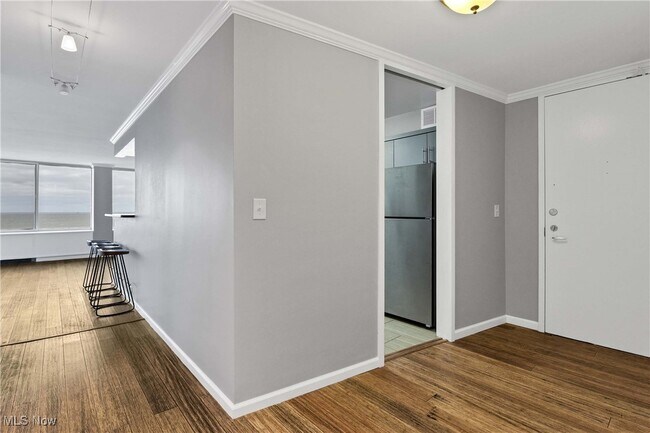 Building Photo - 12700 Lake Ave