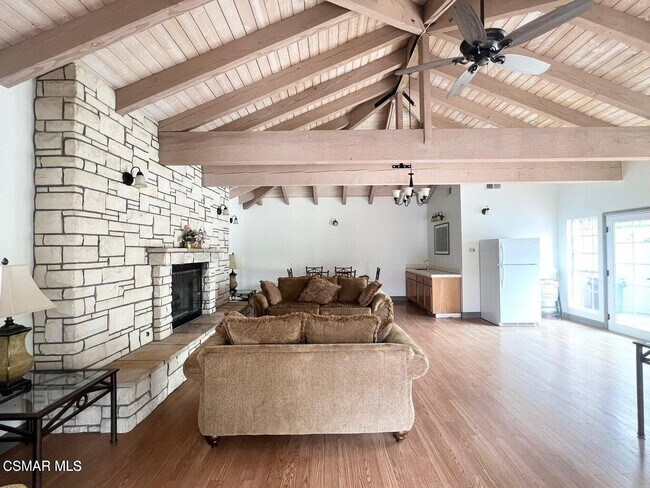 Building Photo - 3121 E Hillcrest Dr
