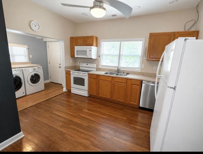 Building Photo - 1043 Crescent Ave