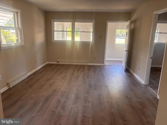 Building Photo - 8 Drexel Dr
