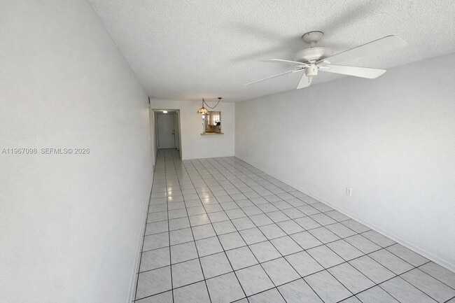 Building Photo - 1630 W 46th St