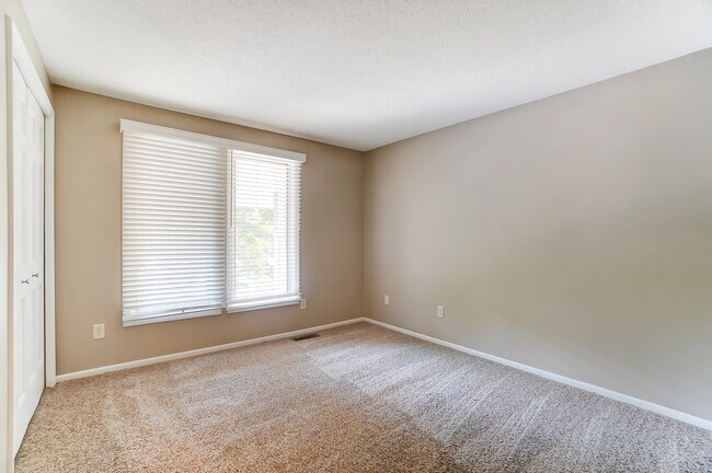 Building Photo - 5931 Spring Oak Ct