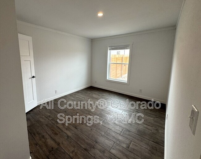 Building Photo - 692 E Hahns Peak Ave