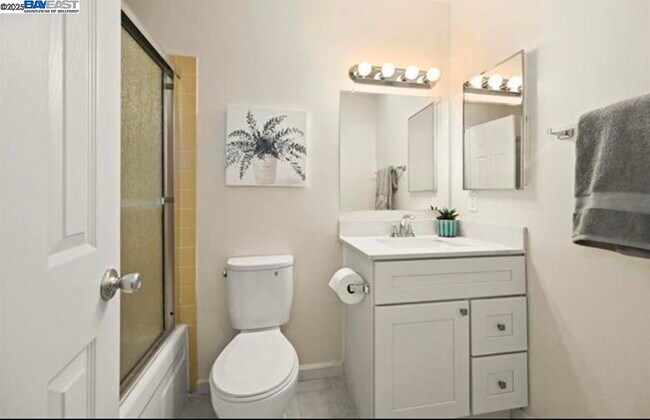 Building Photo - 420 N Civic Dr