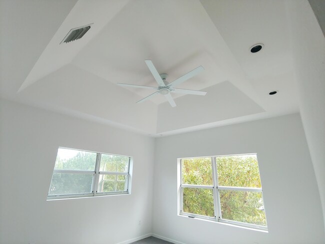 Building Photo - 701 Talia Cir