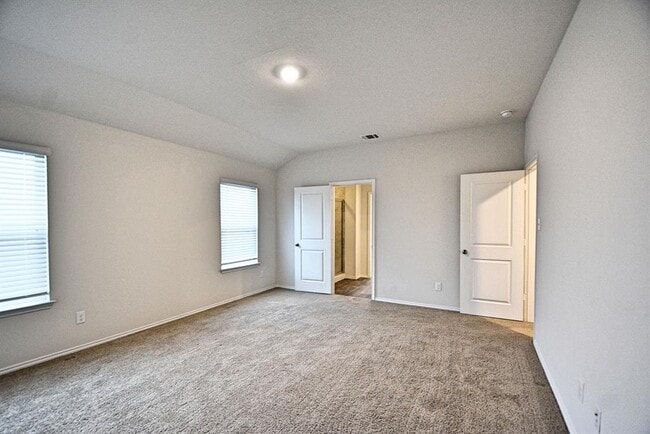 Building Photo - 2934 Wolfcreek