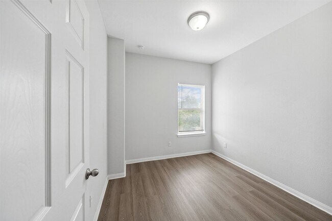 Building Photo - 9018 Everglade Dr