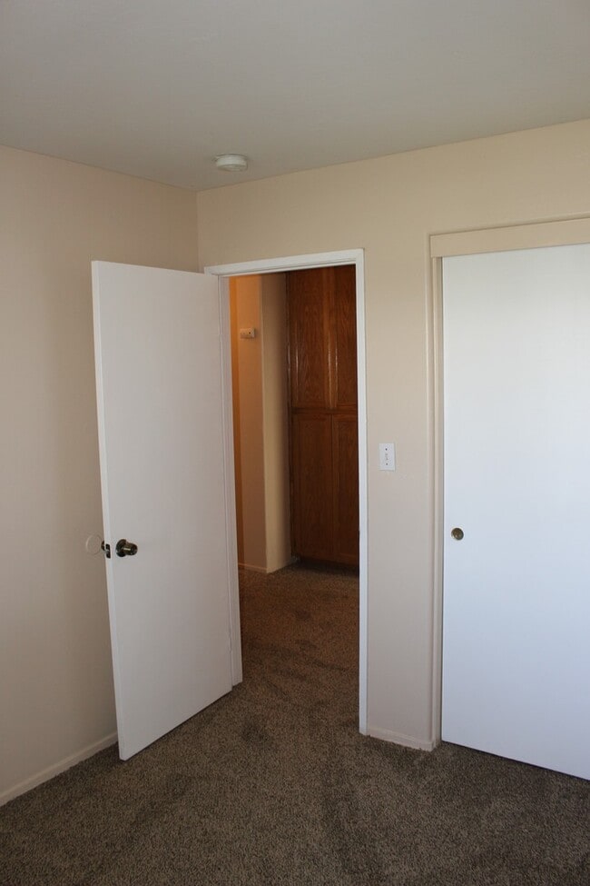 Building Photo - 1327 Clipper Hills Dr
