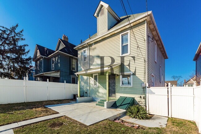Building Photo - 158 Dakota Ave