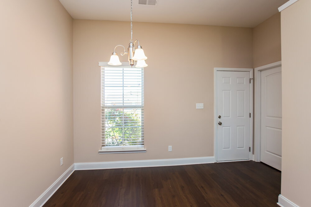 Building Photo - 2952 N Hartland Dr
