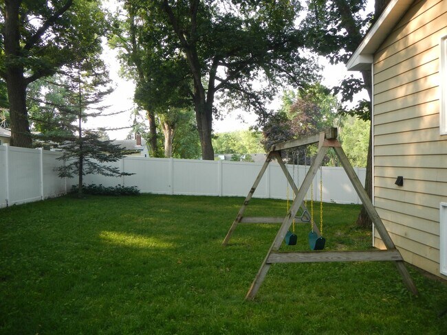 Building Photo - Charming 3-Bedroom Home Near Downtown Stillwater!