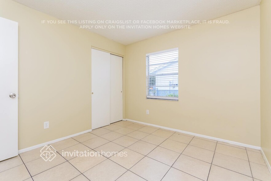 Building Photo - 233 La Paz Dr