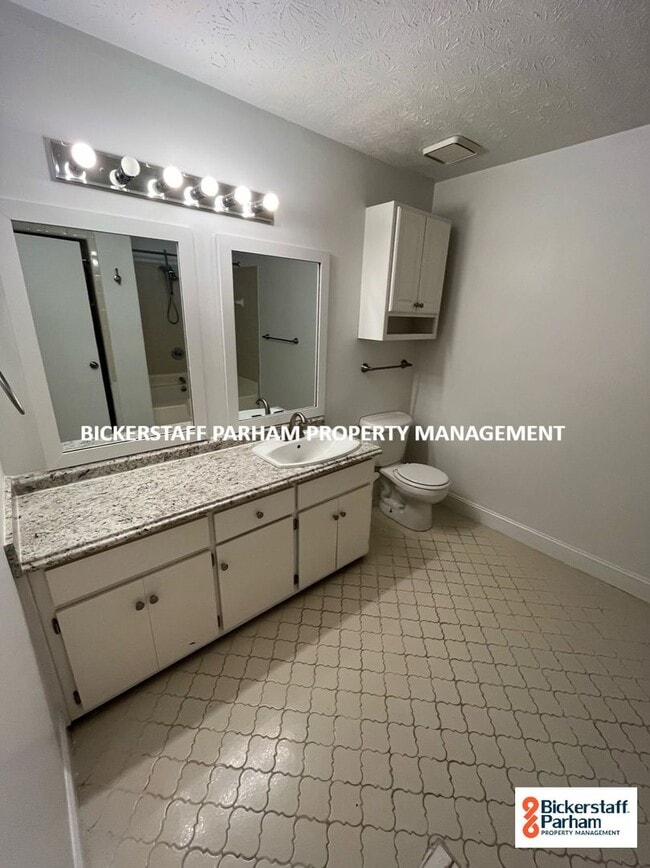 Building Photo - Great Experiences Are Just Around The Corner, Located Off Wynnton Road!