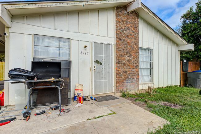Building Photo - 8719 Easy Valley St