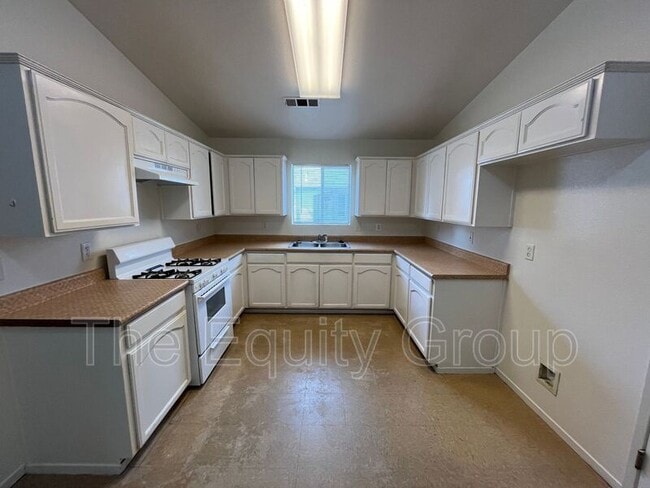 Building Photo - 1424 Cottage Pl